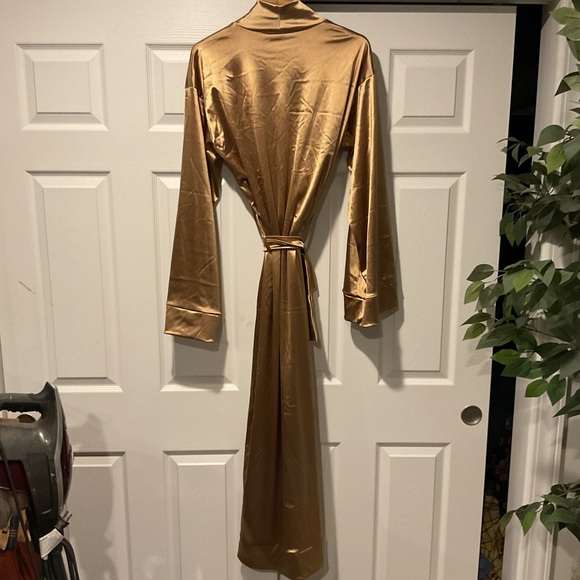 Laina Rauma The Robe Club Bed Collection Satin Gold Metallic Long Wrap Robe - Picture 6 of 8